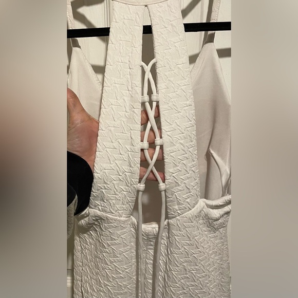 Women’s White Textured Sleeveless Dress in Good Condition. Size Medium. $10. - Picture 2 of 4